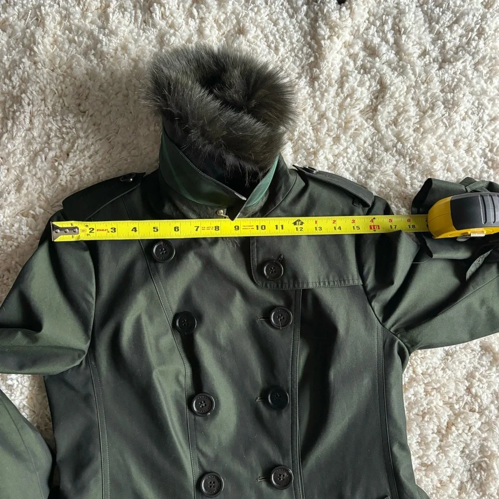 Burberry Sandringham Trench coat with removable fur collar in dark olive green - Picture 13 of 17